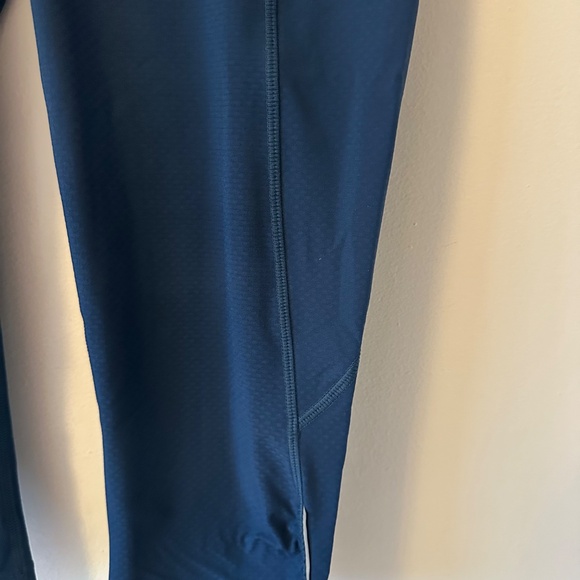 NWT Athleta Dobby Be Free Knicker Capri Leggings | Size XS - Picture 4 of 11